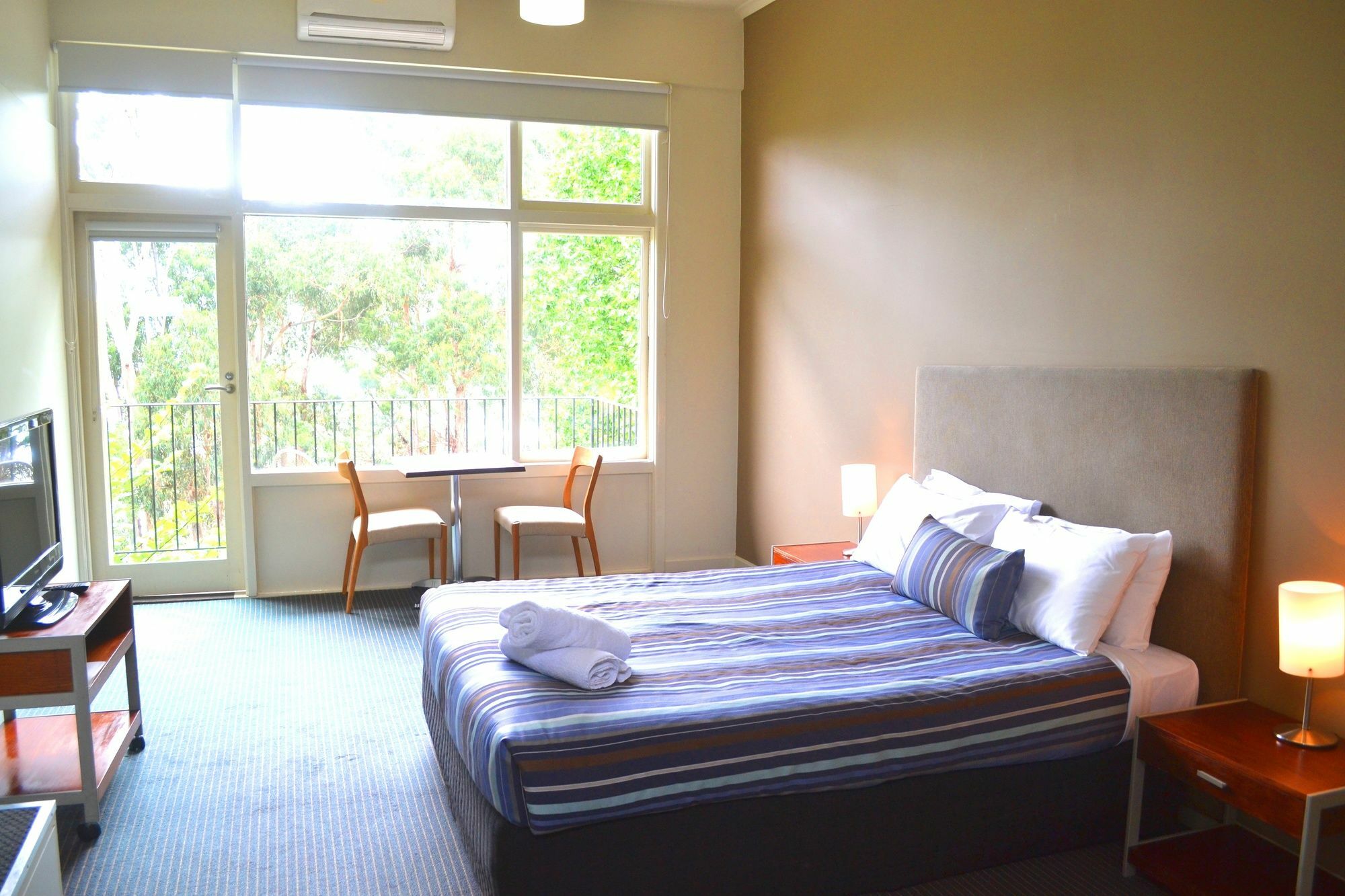 Lorne Hotel 4*